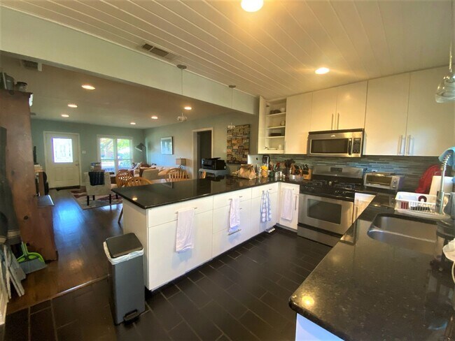 3801 Avenue G Austin, TX 78751 photo 3