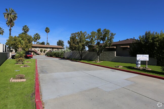 Chase Gardens photo 4