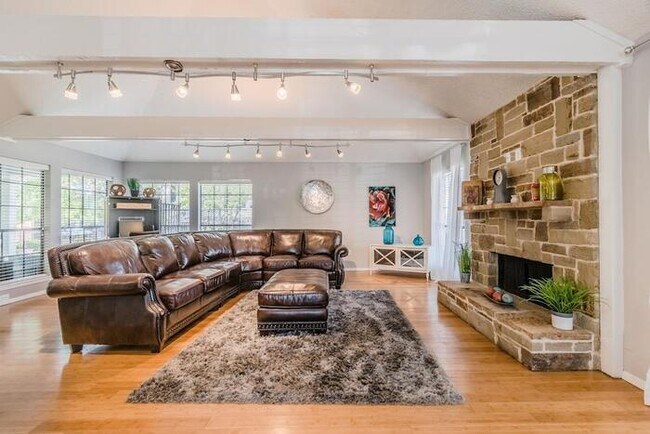 930 W Interstate 30 Garland, TX 75043 photo 4