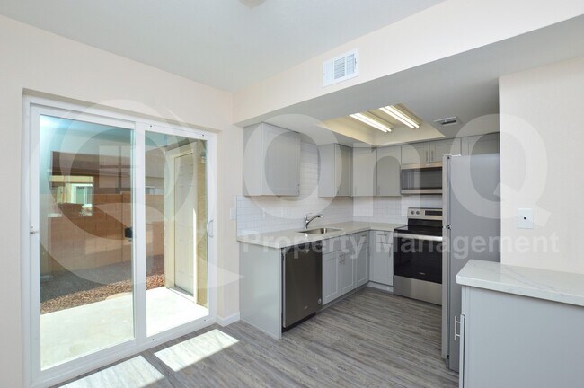 1418 E Knoll Cir Mesa, AZ 85203 photo 4