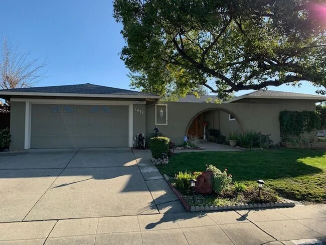 Fully Upgraded Single Family Livermore Home photo 2