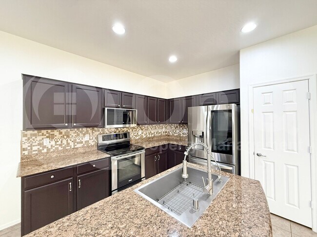 3345 E Hawk Pl Chandler, AZ 85286 photo 4