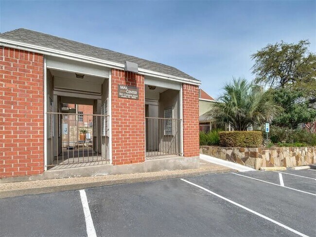 7610 Cameron Rd Austin, TX 78752 photo 3