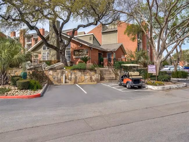 7610 Cameron Rd Austin, TX 78752 photo 4
