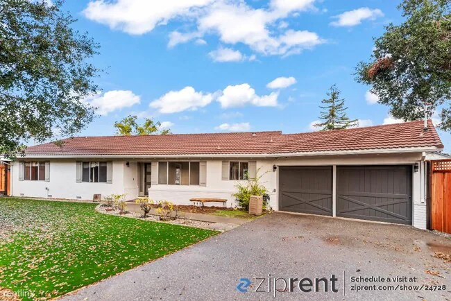 211 Portola Court, Los Altos, CA 94022 photo 2