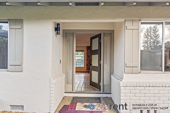 211 Portola Court, Los Altos, CA 94022 photo 4