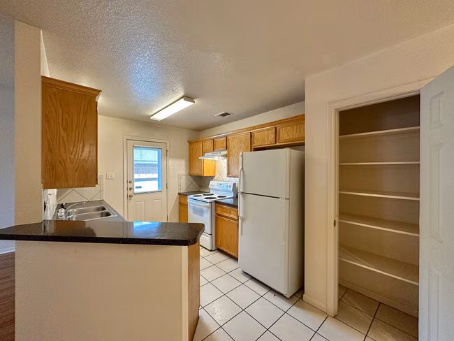 1100 Nicholas Cir Killeen, TX 76542 photo 5