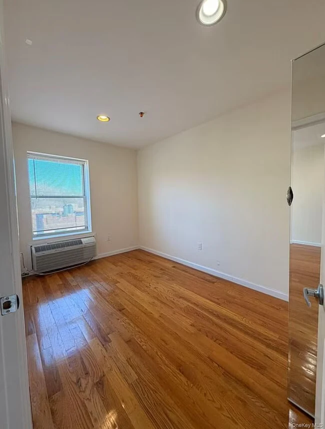 82-65 116th St Queens, NY 11418 photo 4