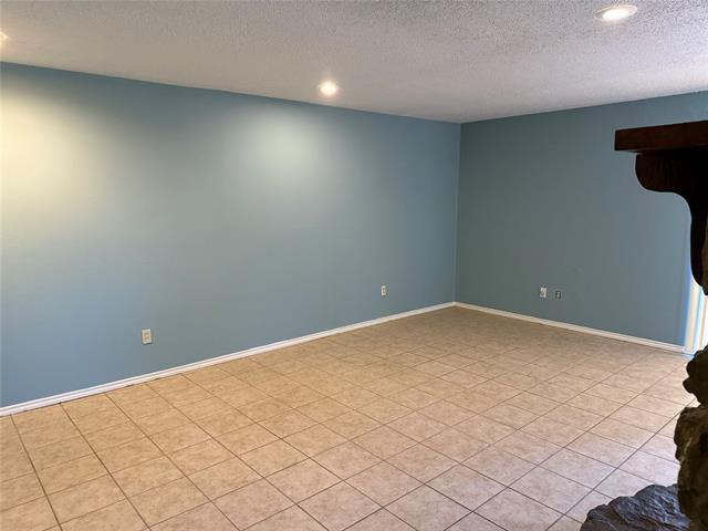 2414 March Ln Grand Prairie, TX 75050 photo 3