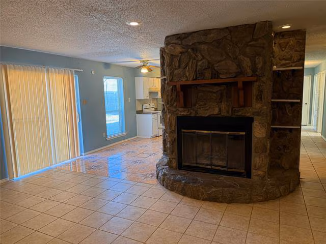 2414 March Ln Grand Prairie, TX 75050 photo 4