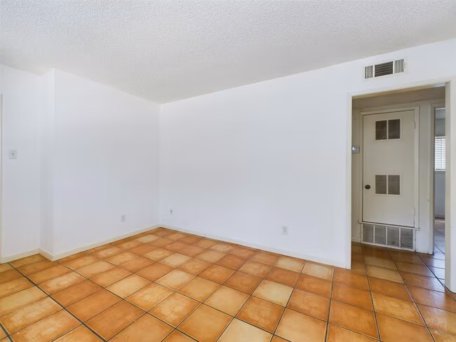 803 W 28th St Austin, TX 78705 photo 2