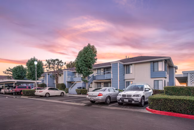 Pacific Pointe Apartments photo 2