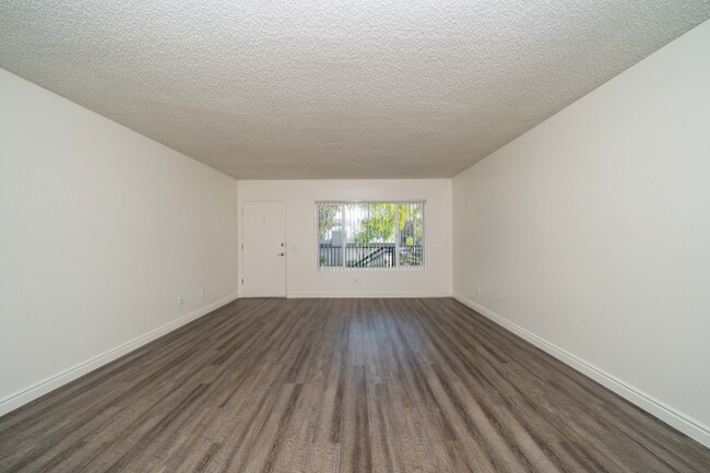 1135 Meadow Lake Dr Vista, CA 92084 photo 3