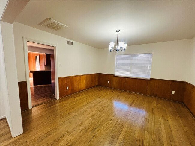 5511 Willowbend Boulevard, Houston, TX 77096 photo 5