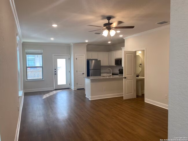10312 Lynwood Crk San Antonio, TX 78245 photo 4