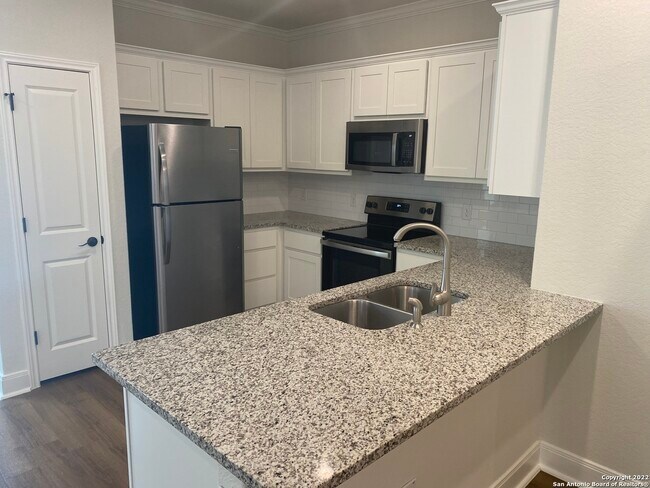 10312 Lynwood Crk San Antonio, TX 78245 photo 5