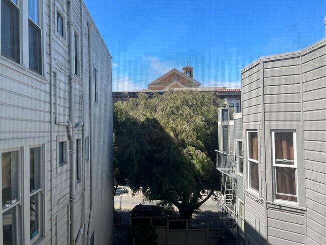 Centrally located 1 BR/1BA apartment home in Hayes Valley-AMSI photo 5