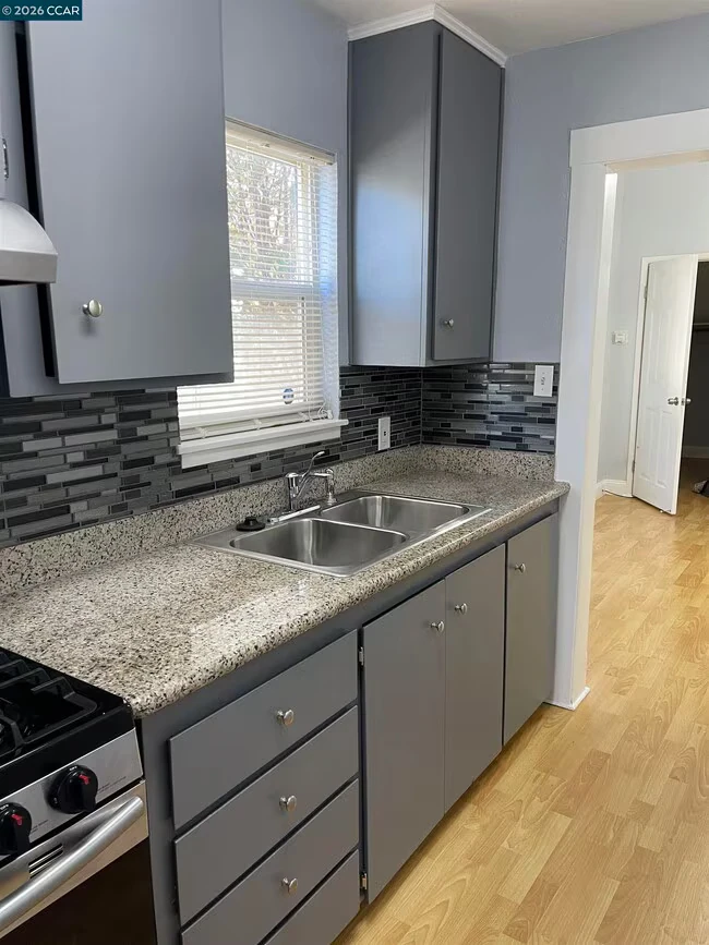 1705 Linden St Oakland, CA 94607 photo 5