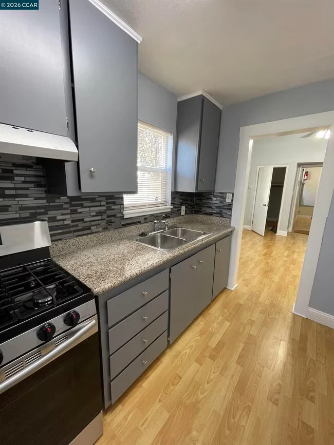 1705 Linden St Oakland, CA 94607 photo 4