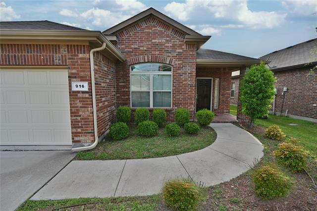 916 Iona Drive, Fort Worth, TX 76120 photo 2