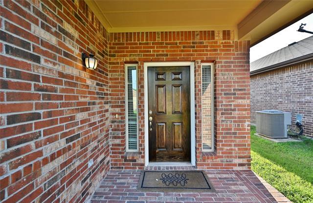 916 Iona Drive, Fort Worth, TX 76120 photo 3