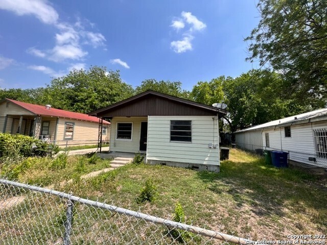 247 E Baylor St San Antonio, TX 78204 photo 2