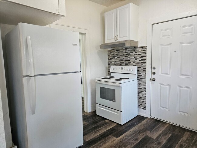 210 S Mustang Ave Cedar Park, TX 78613 photo 5