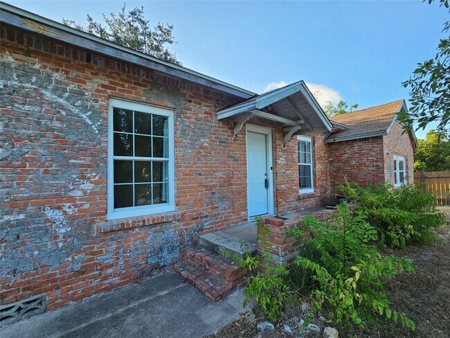 210 S Mustang Ave Cedar Park, TX 78613 photo 3