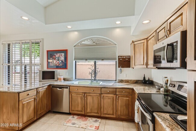 10058 E Cinnabar Ave Scottsdale, AZ 85258 photo 3