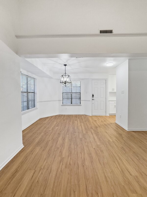2913 Pearl St Austin, TX 78705 photo 4