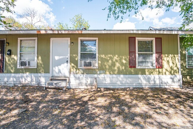 1319 Dawson St San Antonio, TX 78202 photo 2