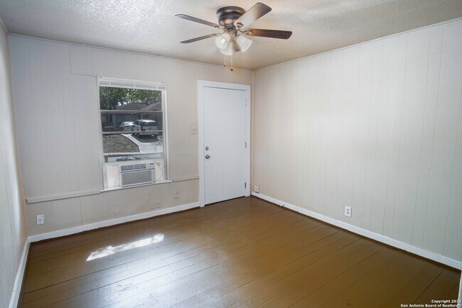 1319 Dawson St San Antonio, TX 78202 photo 3