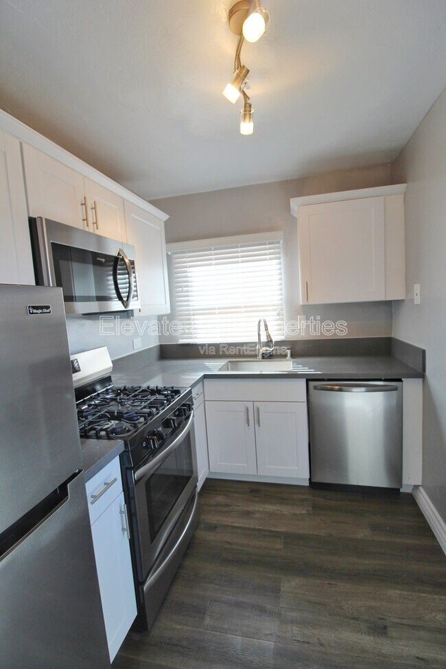 4687 Hamilton St photo 3