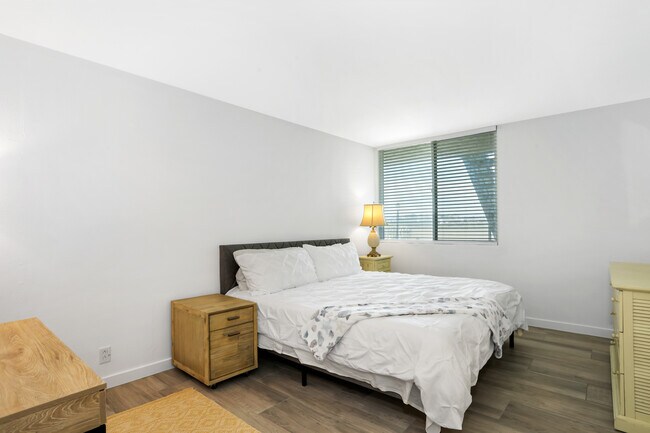 1244 Seacoast Dr Imperial Beach, CA 91932 photo 4
