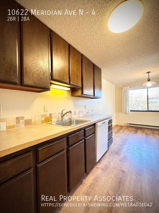 10622 Meridian Ave N Seattle, WA 98133 photo 5