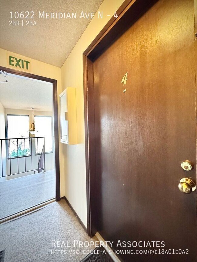 10622 Meridian Ave N Seattle, WA 98133 photo 2