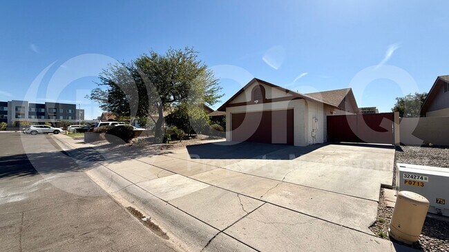 6915 W McLellan Rd Glendale, AZ 85303