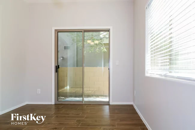 10323 W Via Del Sol Peoria, AZ 85383 photo 4