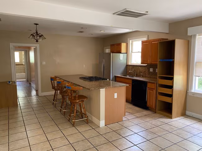 818 E 30th St Austin, TX 78705 photo 2
