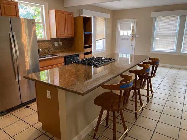 818 E 30th St Austin, TX 78705 photo 3