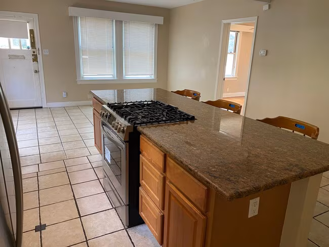 818 E 30th St Austin, TX 78705 photo 4