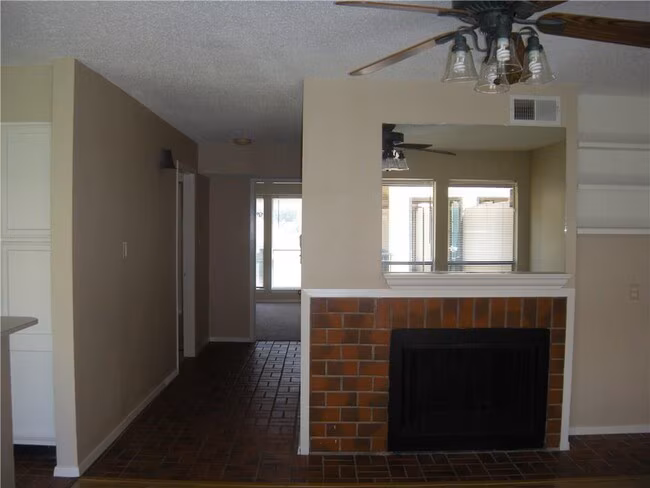 2110 Rio Grande St Austin, TX 78705 photo 4