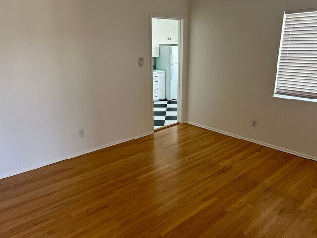4208 Fanuel St San Diego, CA 92109 photo 5