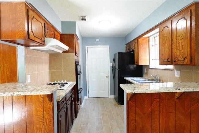 10642 Wolbrook Street, Houston, TX 77016 photo 3