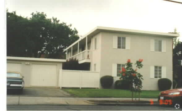 2160-2178 Yale Street photo 4
