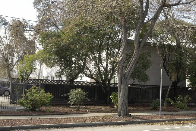 25888 Gading Road, Hayward, CA 94544 photo 3
