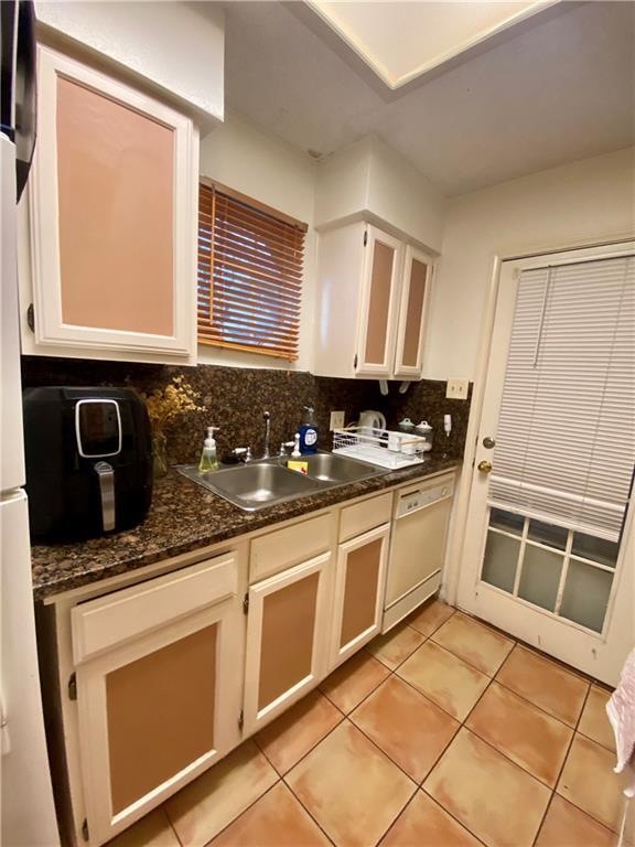 3111 Tom Green St Austin, TX 78705 photo 3