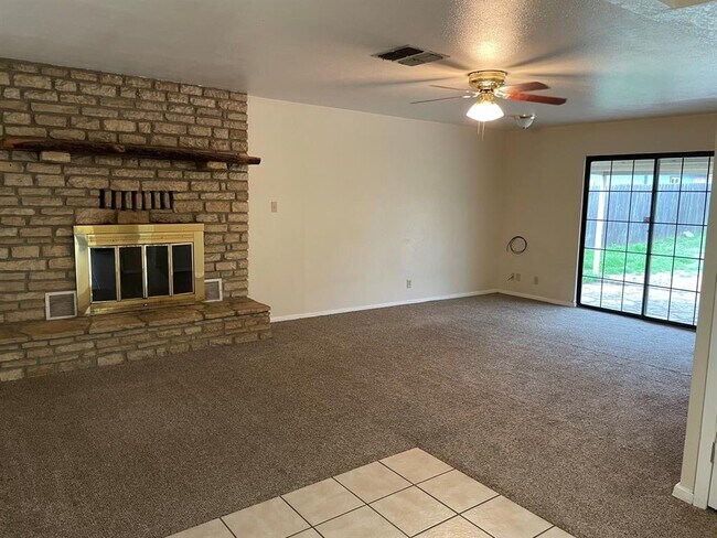 1715 W Doyle St Granbury, TX 76048 photo 3