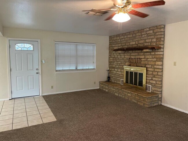 1715 W Doyle St Granbury, TX 76048 photo 4