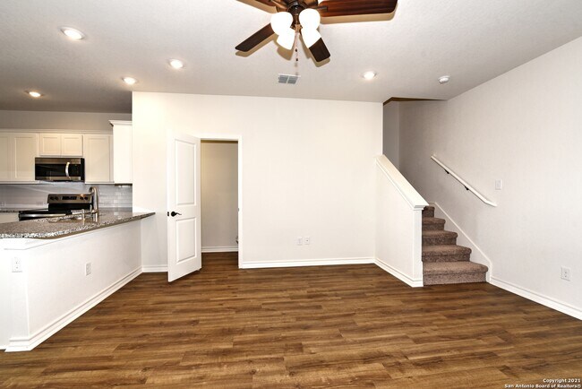 10344 Lynwood Crk San Antonio, TX 78245 photo 5